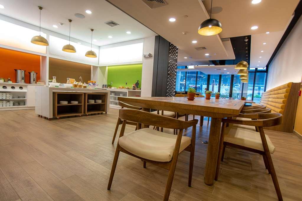 Hotel Hampton By Hilton Quito La Carolina Park Restaurante foto