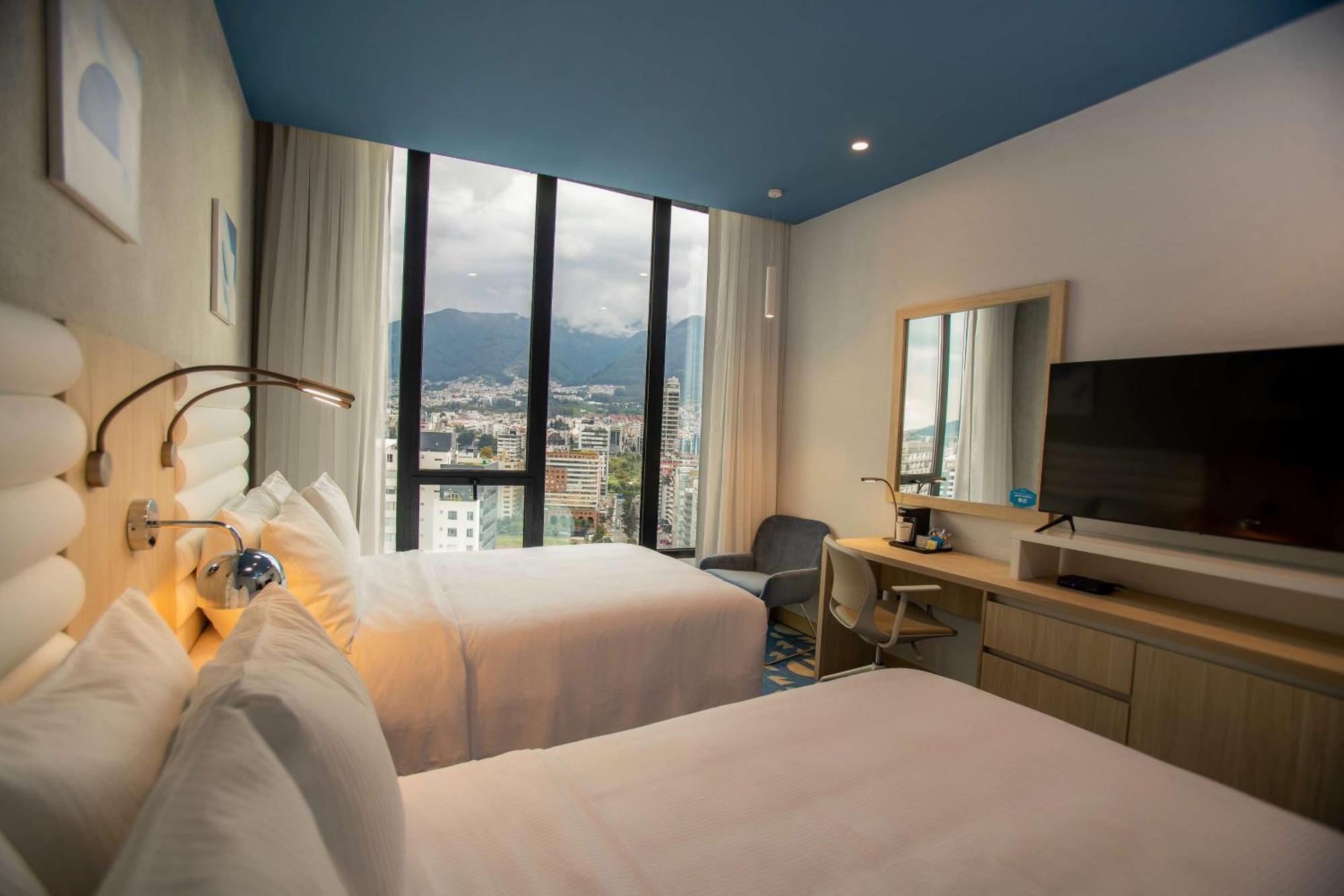 Hotel Hampton By Hilton Quito La Carolina Park Exterior foto