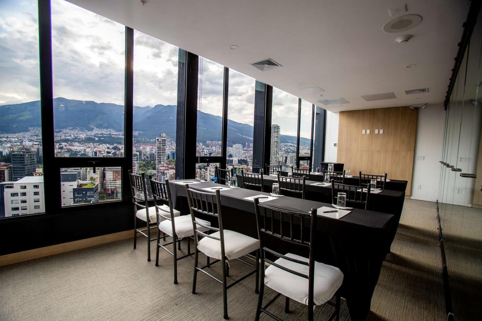 Hotel Hampton By Hilton Quito La Carolina Park Exterior foto